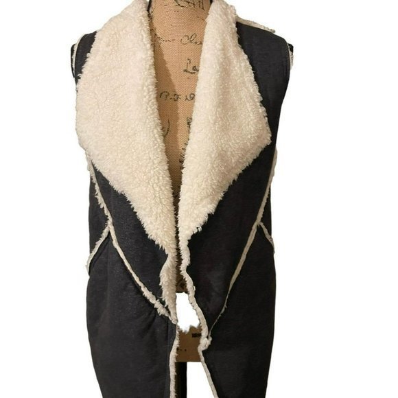 LuLaRoe Marlow Faux Shearling‎ Vest - Picture 3 of 7